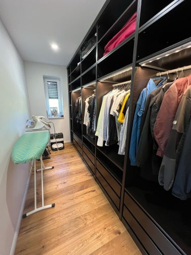 Ankleidezimmer Ansicht 2