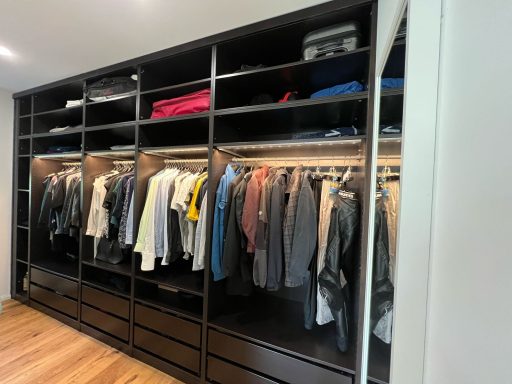 Ankleidezimmer Ansicht 1